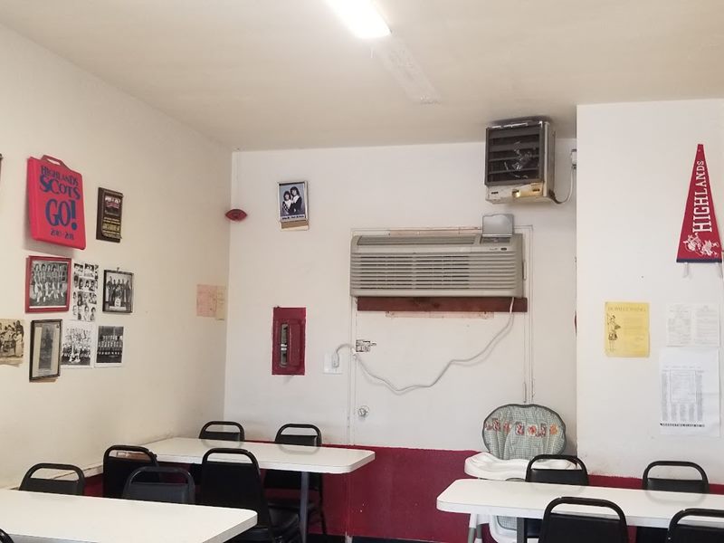 Lou's Burgers interior